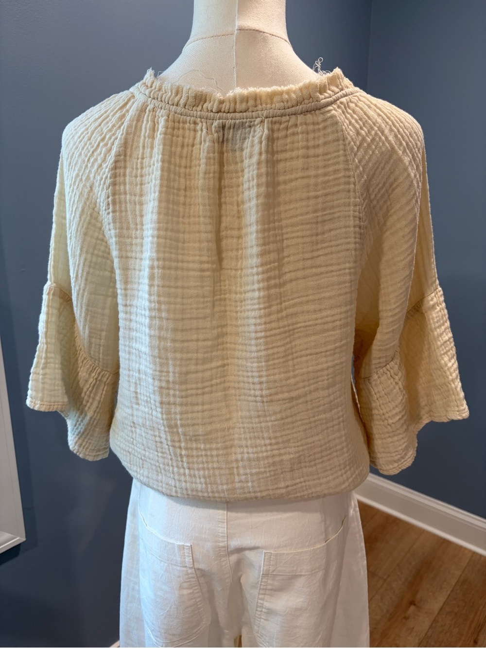 Michael Stars Gauze Top XS Cream Boho Raw Edge Bell Sleeve Blouse - Picture 7 of 8